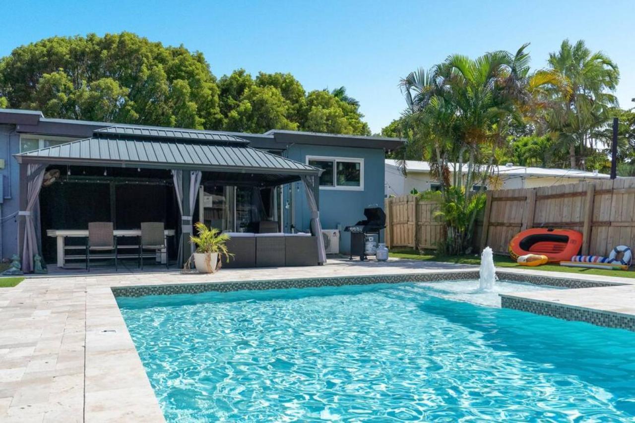 Wileys Paradise Three Bedroom Two Bath Office And Heated Pool Holiday home Hollywood
