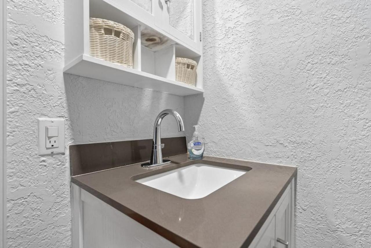 Wileys Paradise Three Bedroom Two Bath Office And Heated Pool * Hollywood