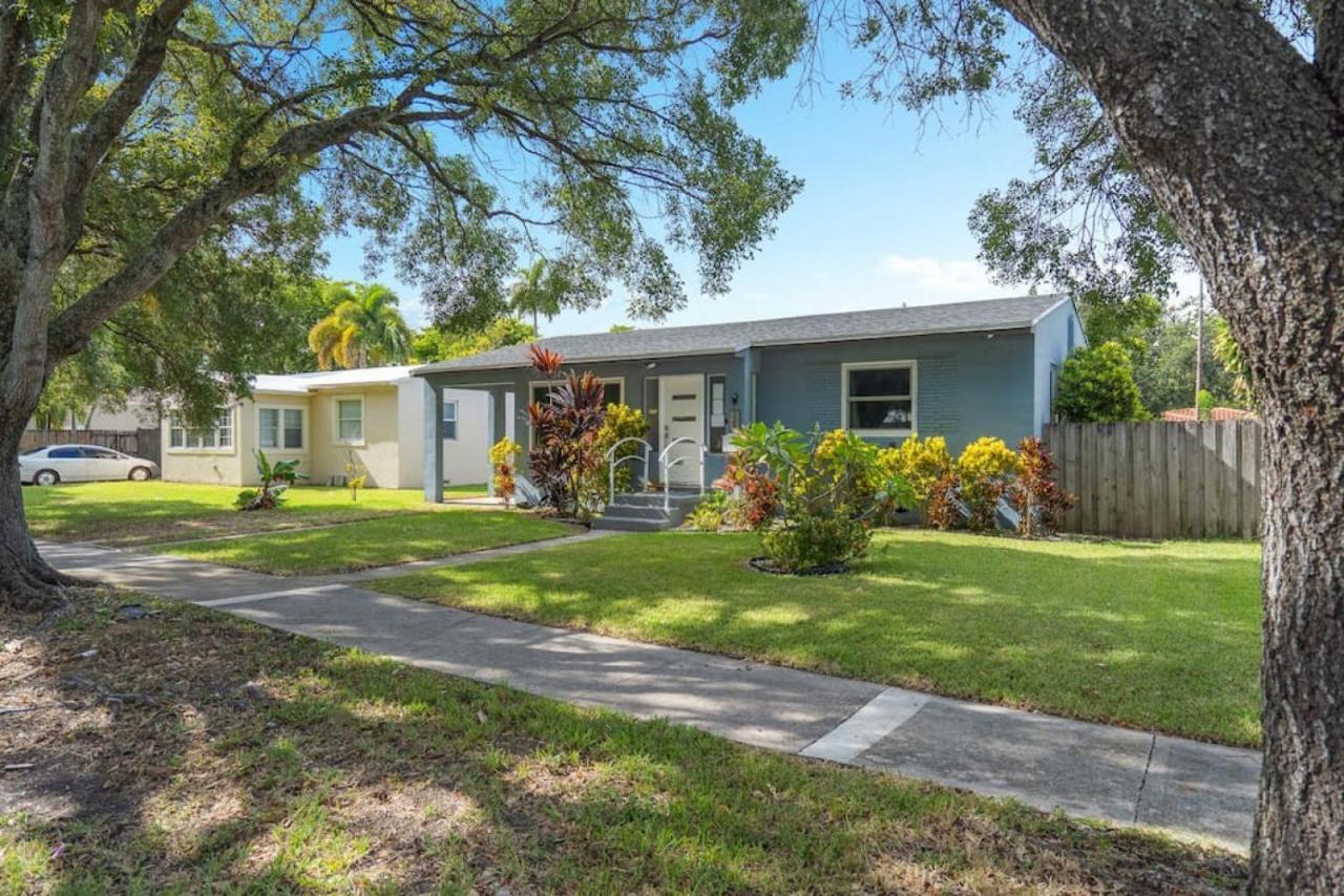 Wileys Paradise Three Bedroom Two Bath Office And Heated Pool *