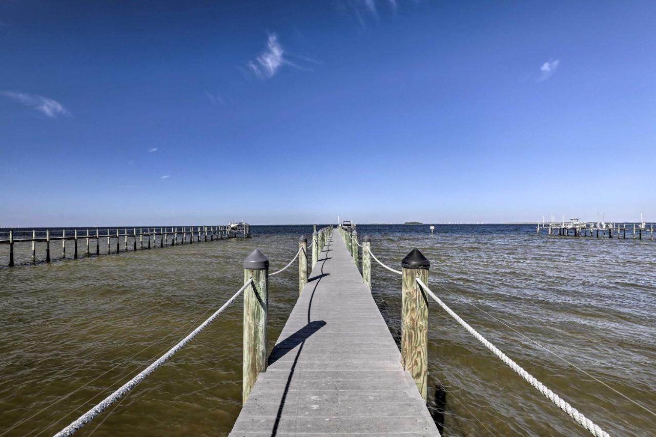 Waterfront Apollo Pool And Shared Dock! *