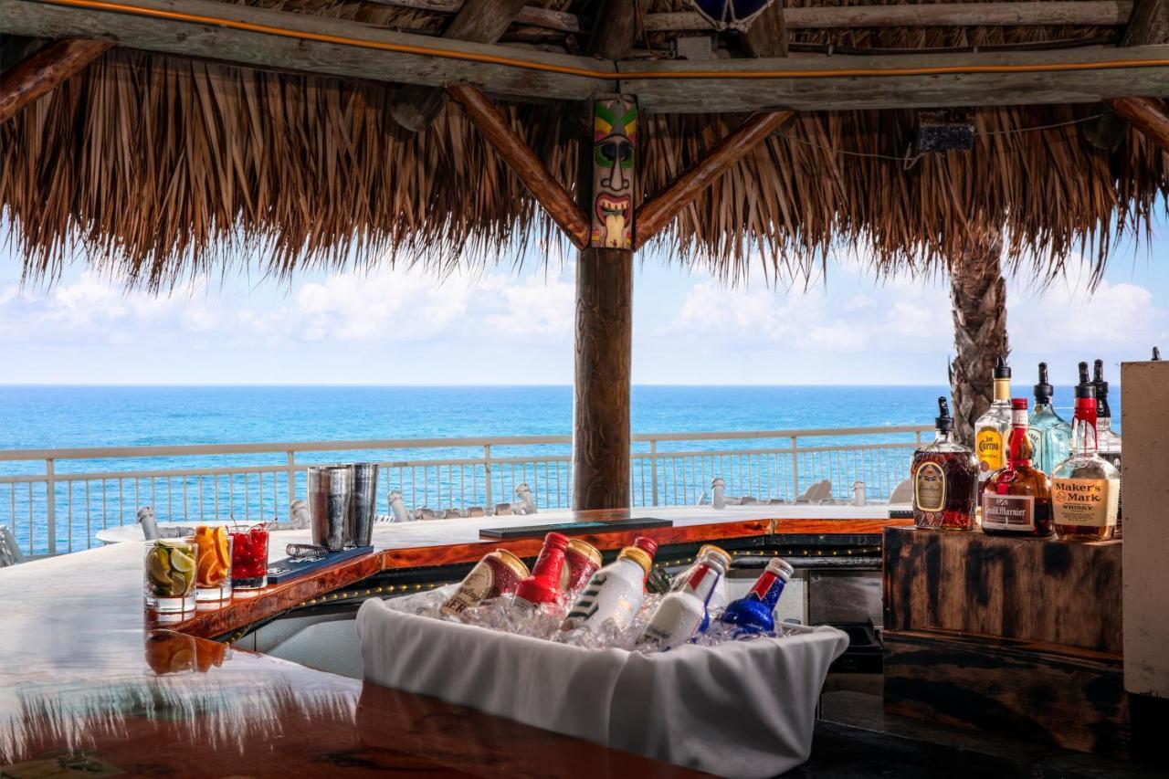 Resort The Shores & 4*