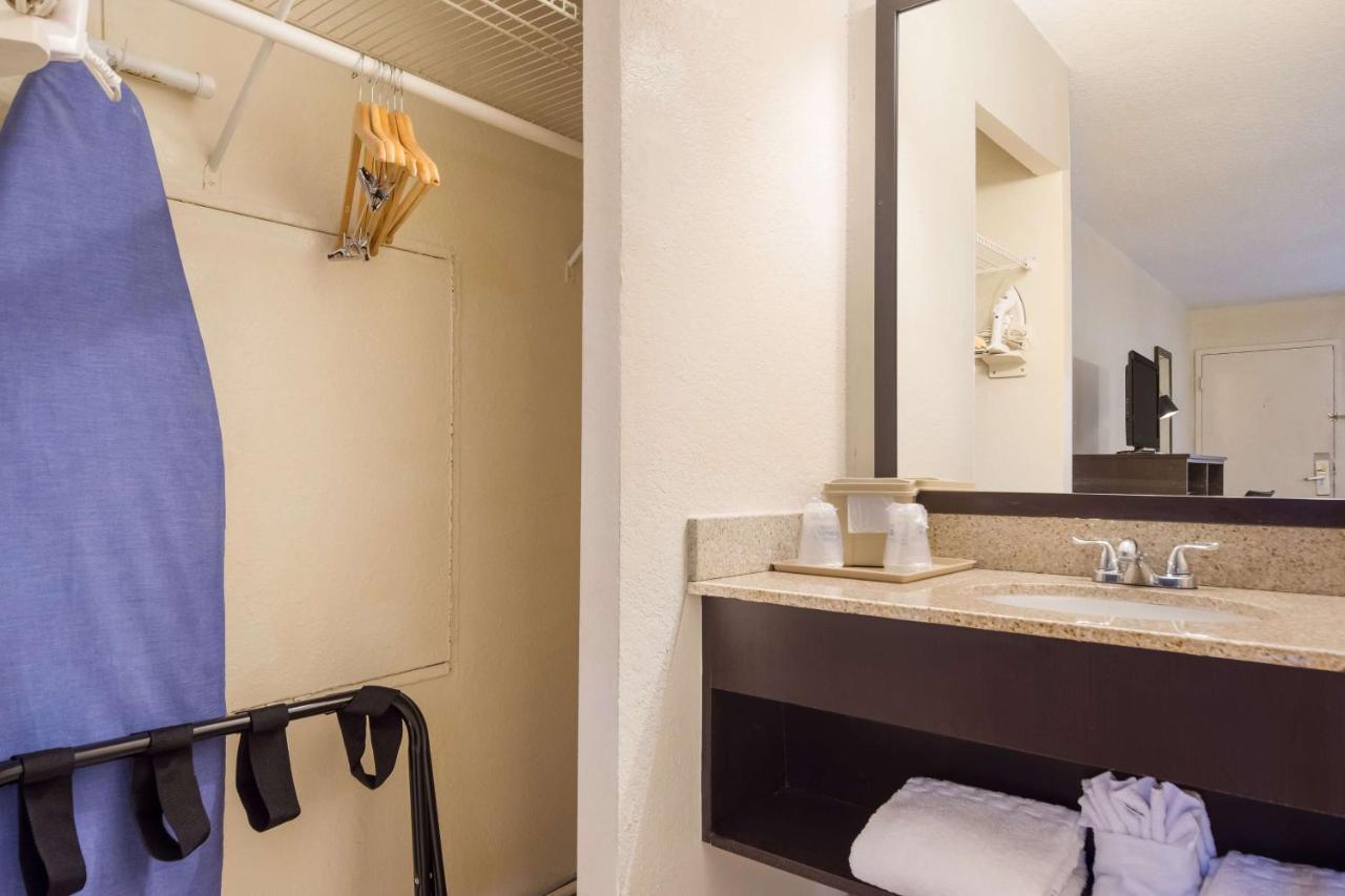 Surestay By Western St Pete Airport Motel