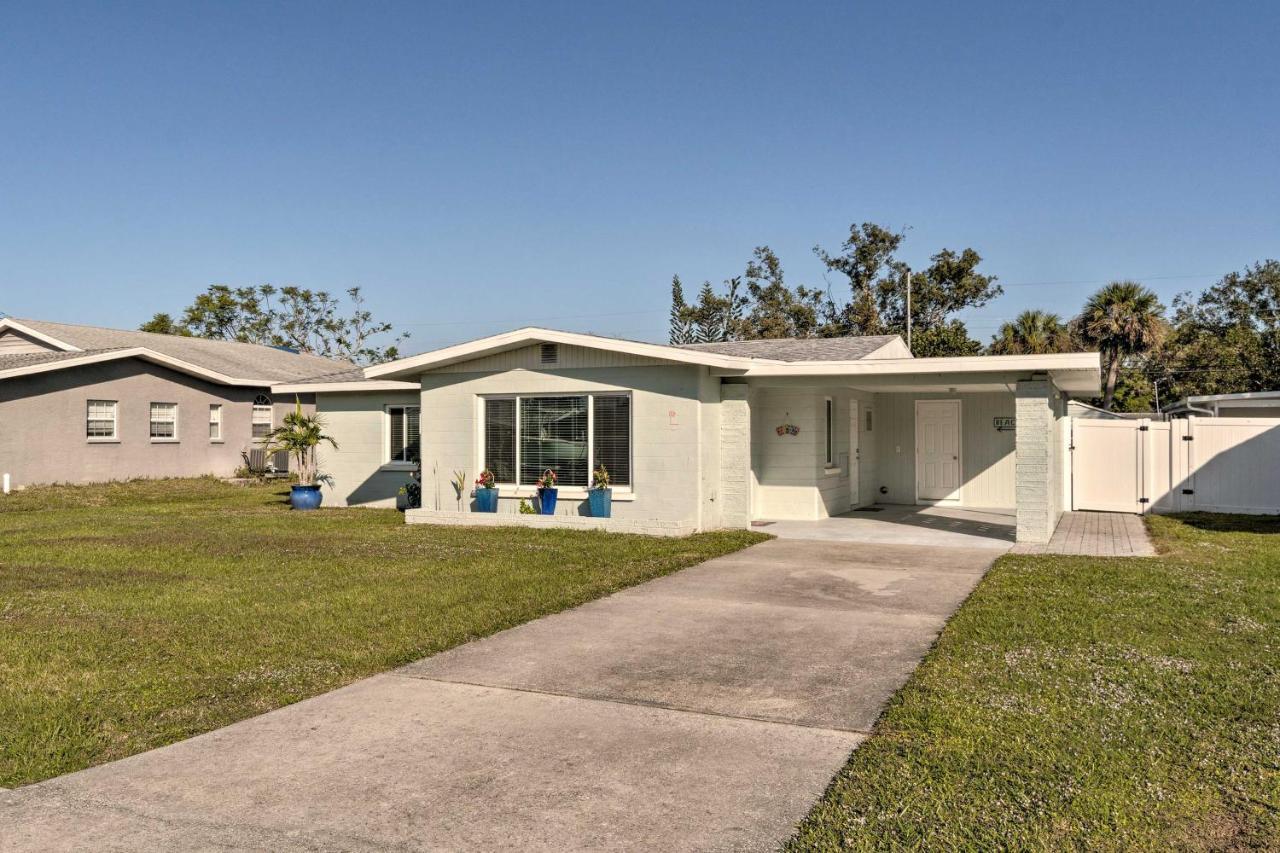 With Fire Pit And Grill 2 Mi To Beach! Holiday home