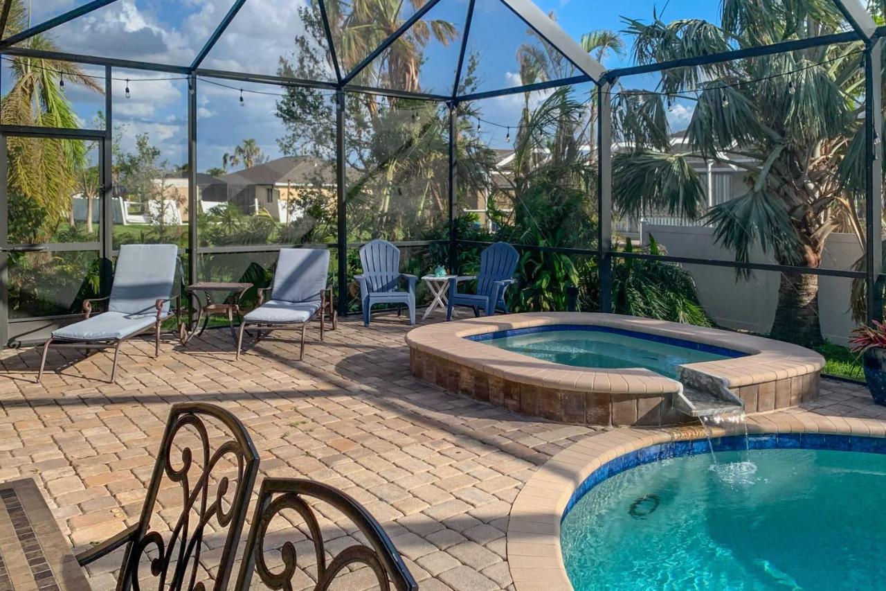 Tropical Retreat With Hot Tub And Pool! Holiday home