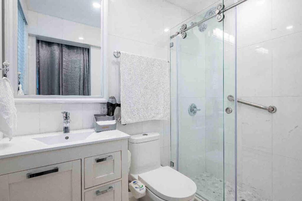 Lakefront Duplex With Pool Between Miami & Florida Keys 4 Bedroom 2 Bathroom * Cutler Bay