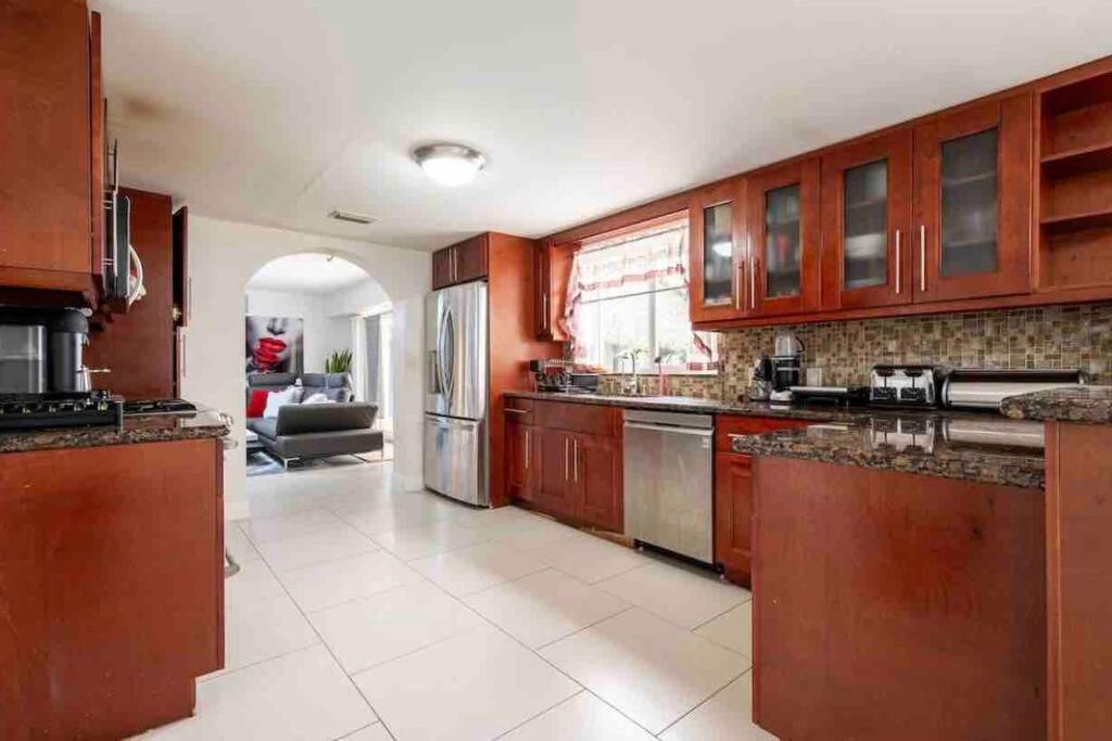 Holiday home Lakefront Duplex With Pool Between Miami & Florida Keys 4 Bedroom 2 Bathroom *