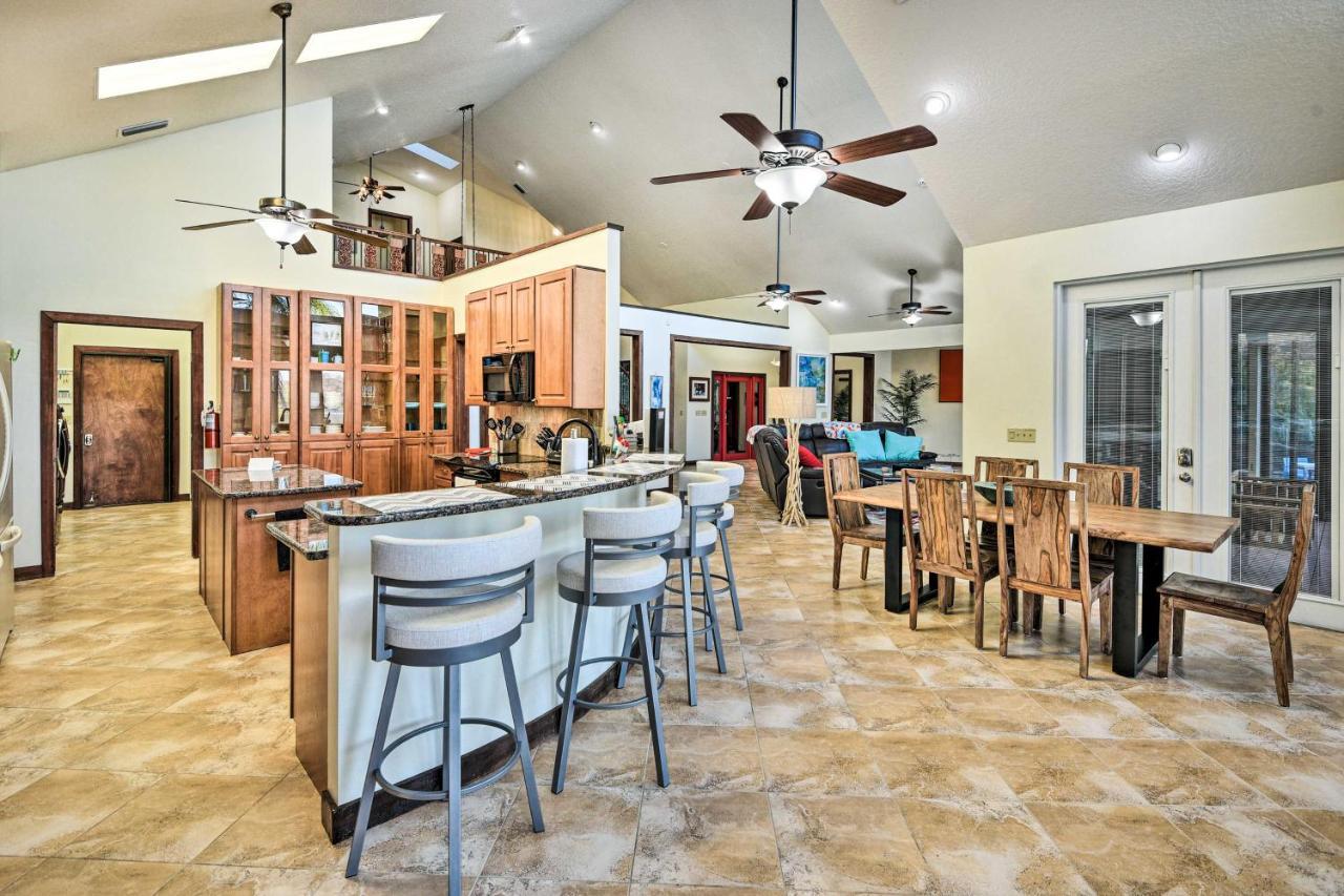 Holiday home Riverfront With Pool, Near Daytona!