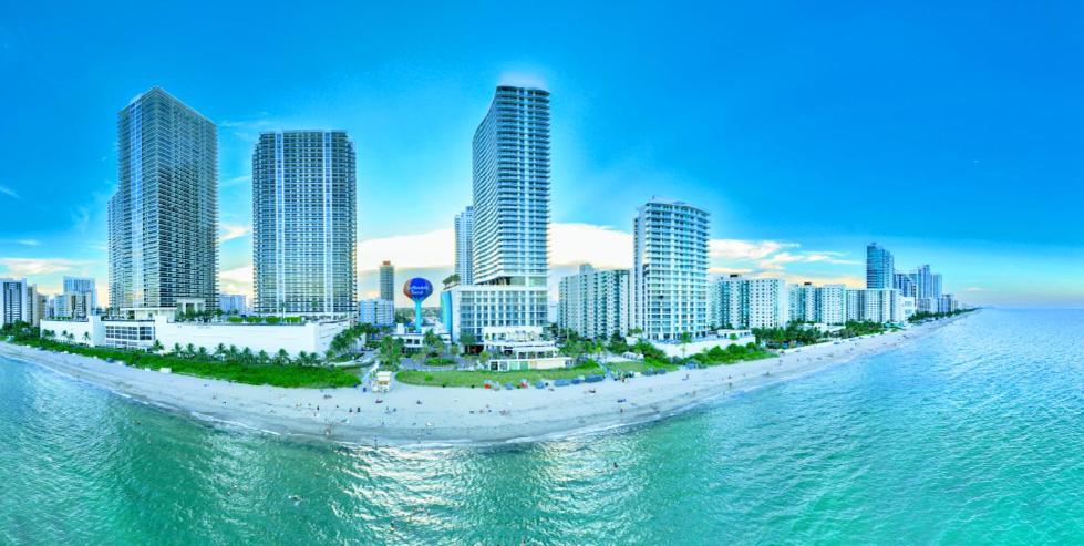 New Ocean View Condo, Direct Access, Pool & Amenities At Hollywood