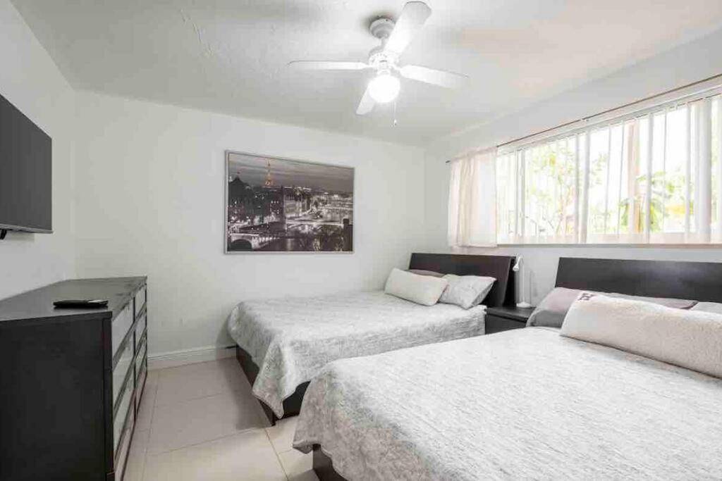 Lakefront Duplex With Pool Between Miami & Florida Keys 4 Bedroom 2 Bathroom * Cutler Bay