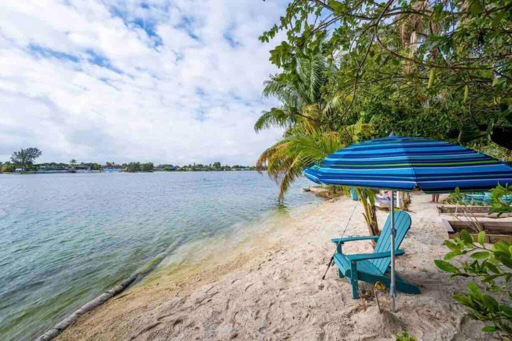 Holiday home Lakefront Duplex With Pool Between Miami & Florida Keys 4 Bedroom 2 Bathroom *