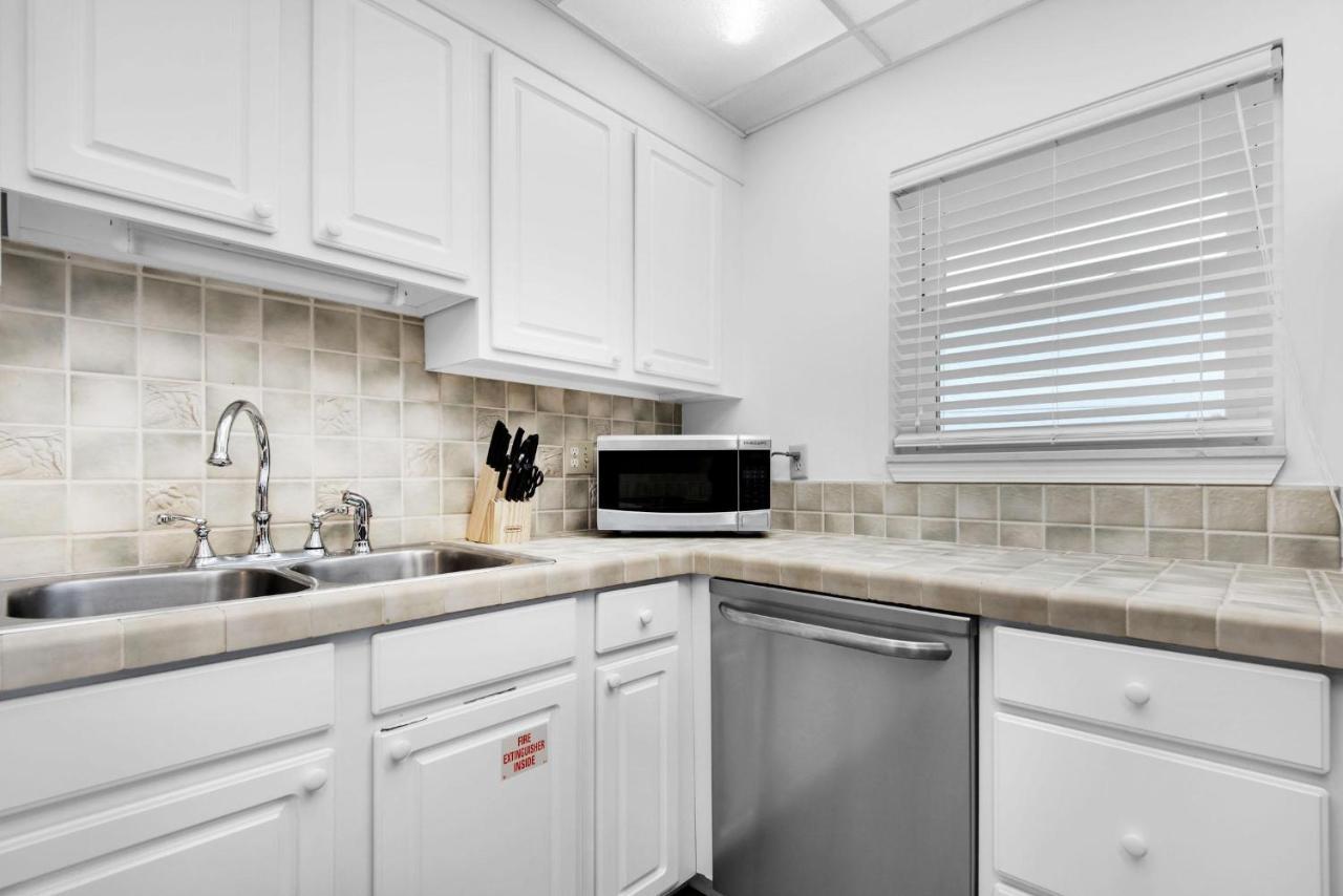 Emerald Isle 208 Apartment *