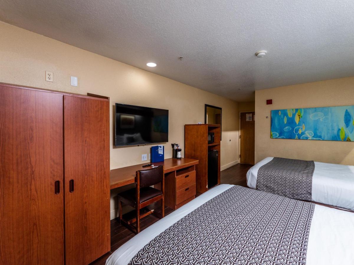 Hotel Microtel And