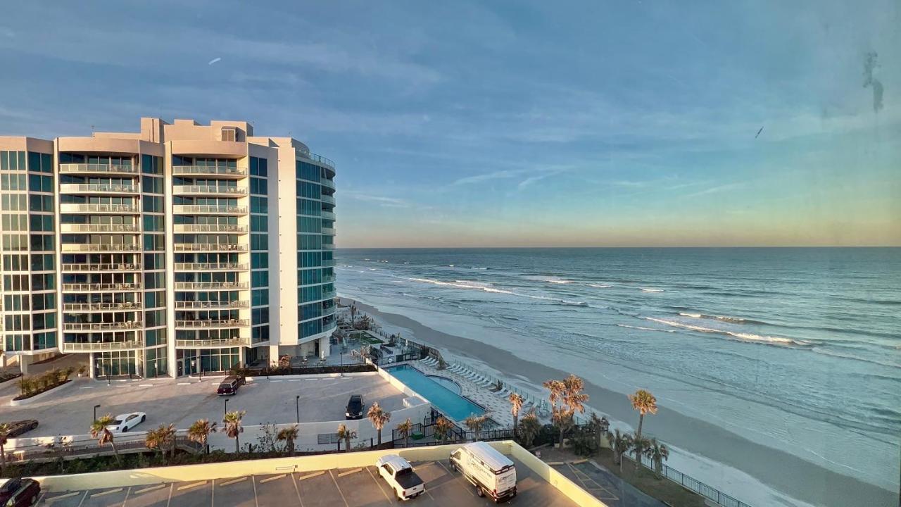 Beachfront Daytona Apartment *