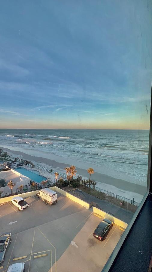 Beachfront Daytona Apartment *