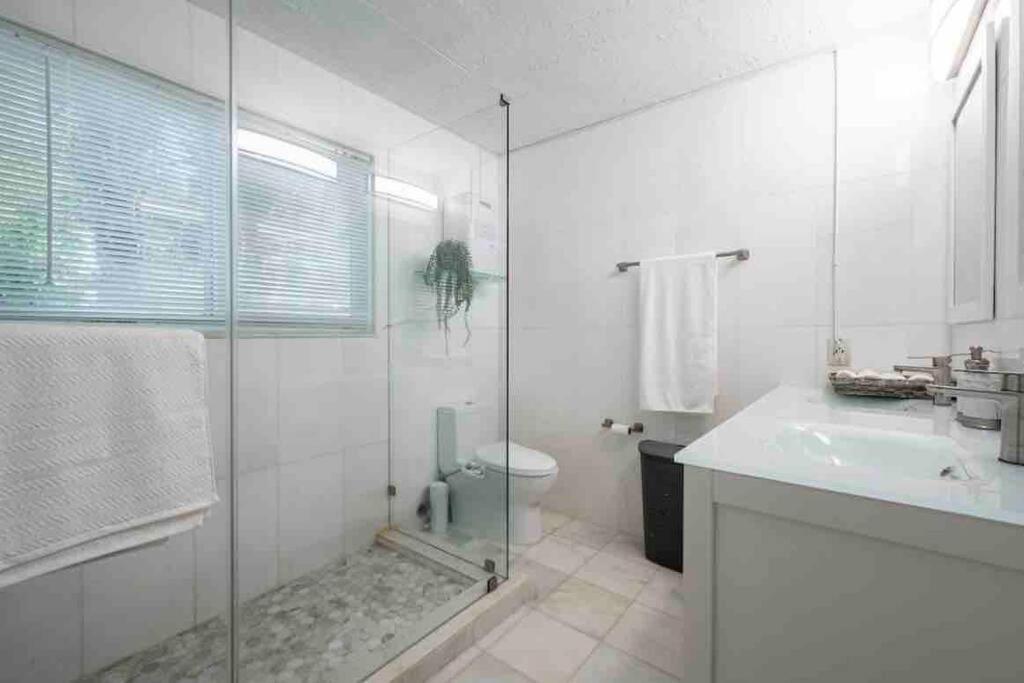 Holiday home Lakefront Duplex With Pool Between Miami & Florida Keys 4 Bedroom 2 Bathroom *