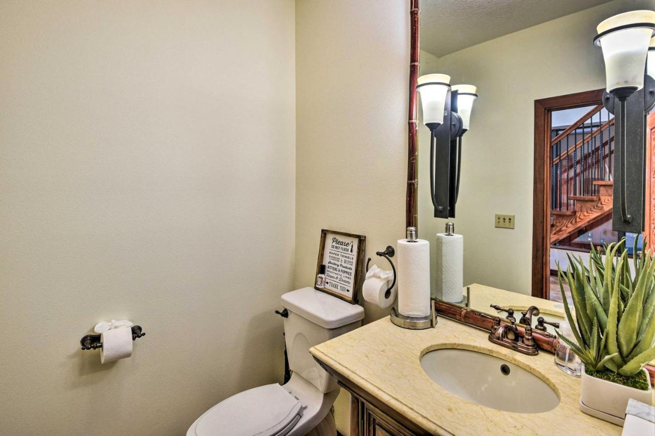 Riverfront With Pool, Near Daytona! Holiday home *