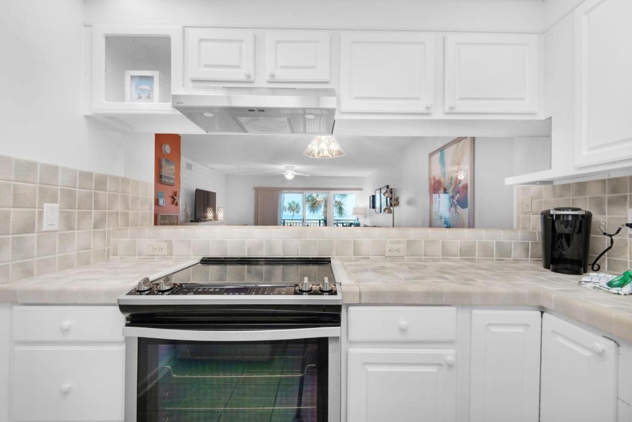 Apartment Emerald Isle 208 *