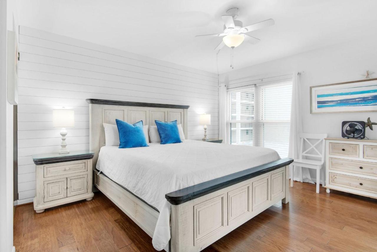 Emerald Isle 208 Apartment