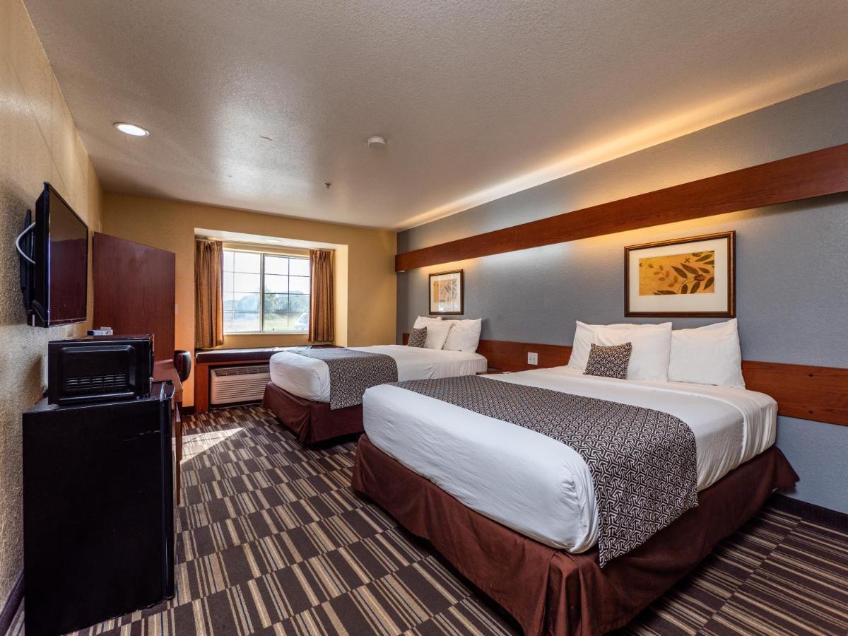 Hotel Microtel And 2*