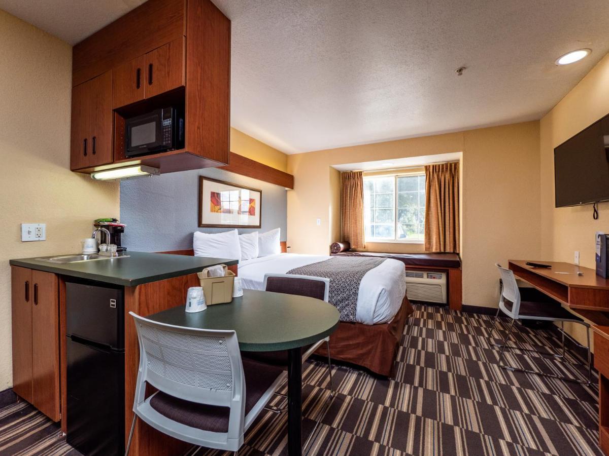 Microtel And Hotel 2*