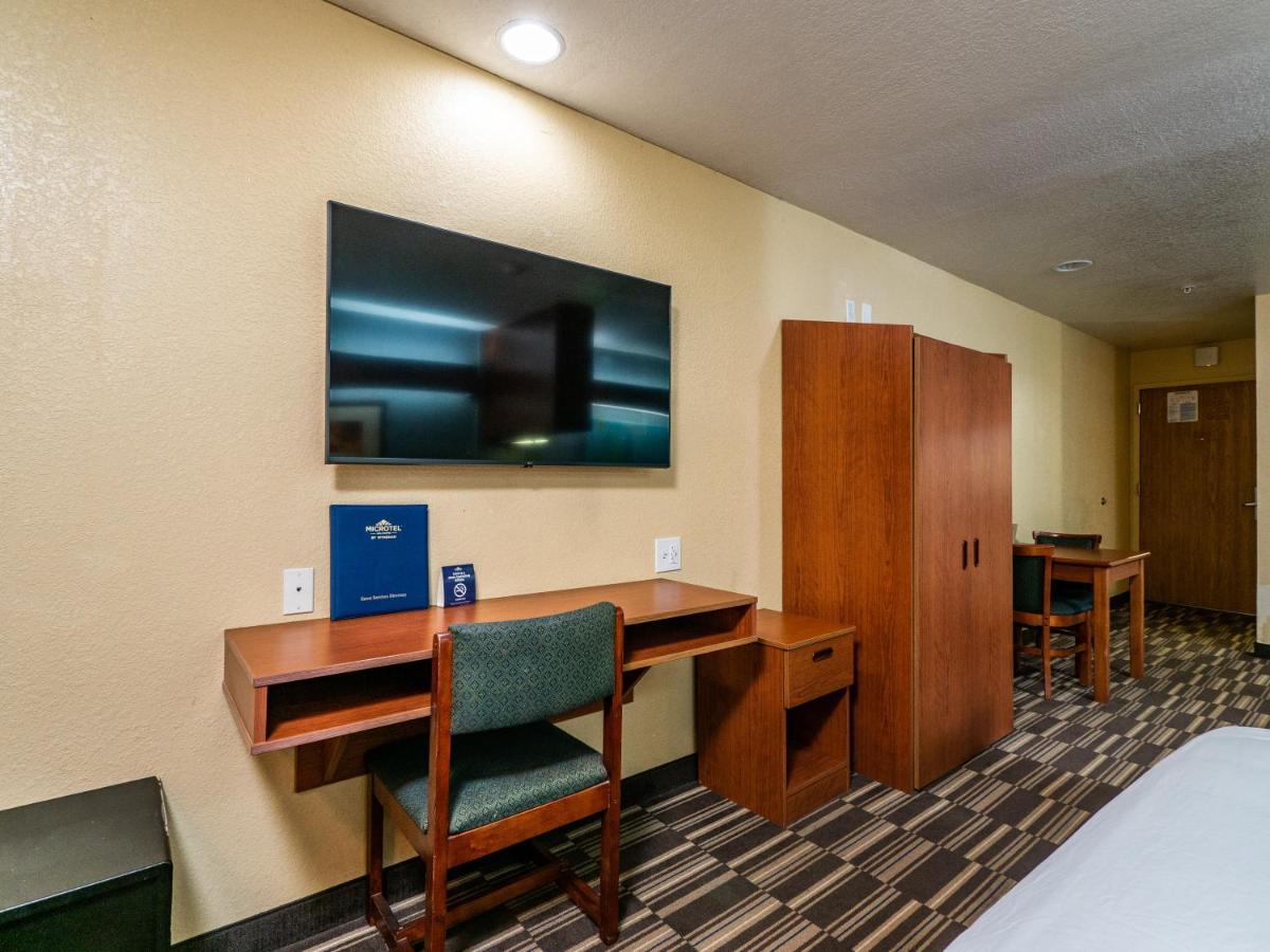 Microtel And Hotel 2*