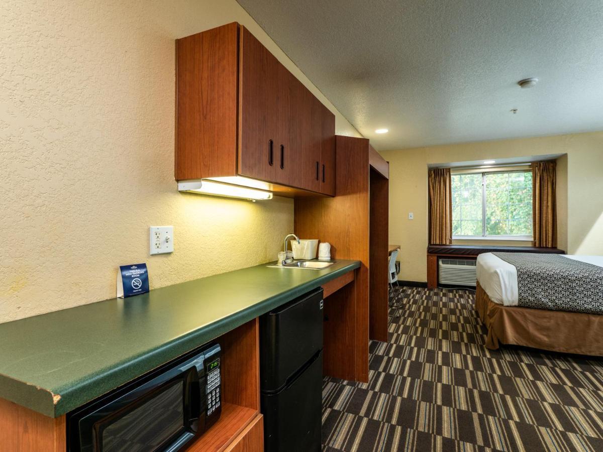 Hotel Microtel And 2*