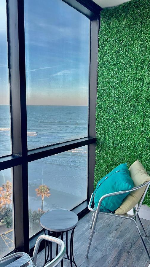Beachfront Daytona Apartment