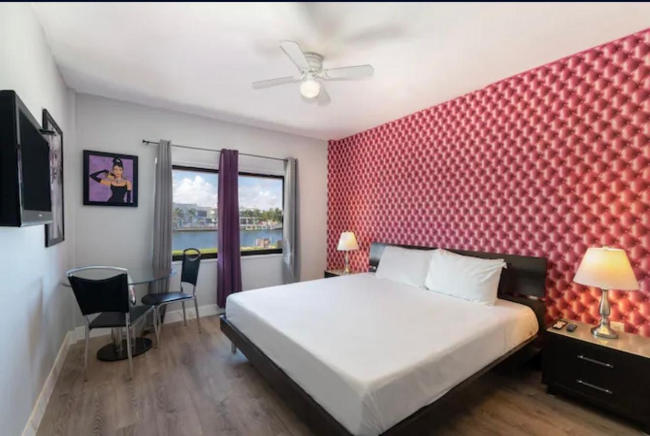 Modern In Miami Aparthotel