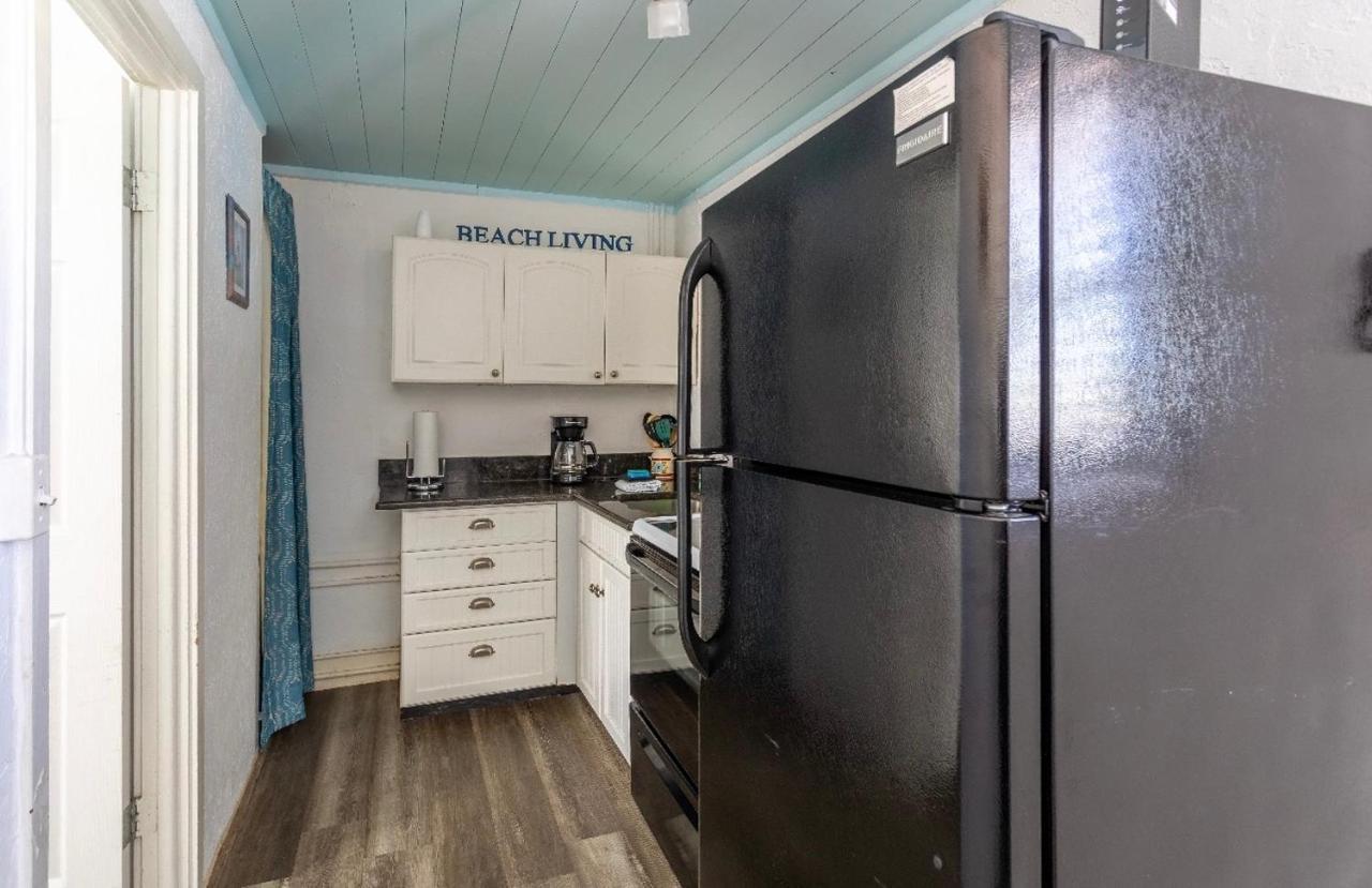 Bungalow 1 Minute From The #4 Apartment