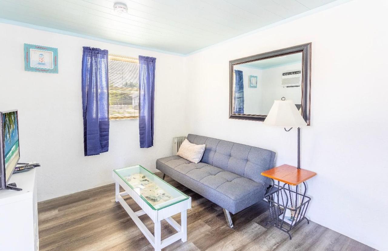 Bungalow 1 Minute From The #4 * Englewood
