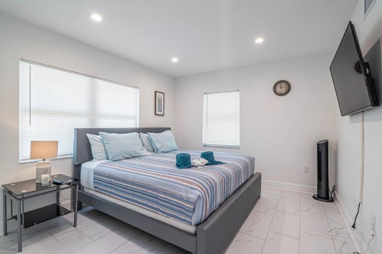 Holiday home The Purple Pelican Beachfront With Ocean Balcony Unit 2 *