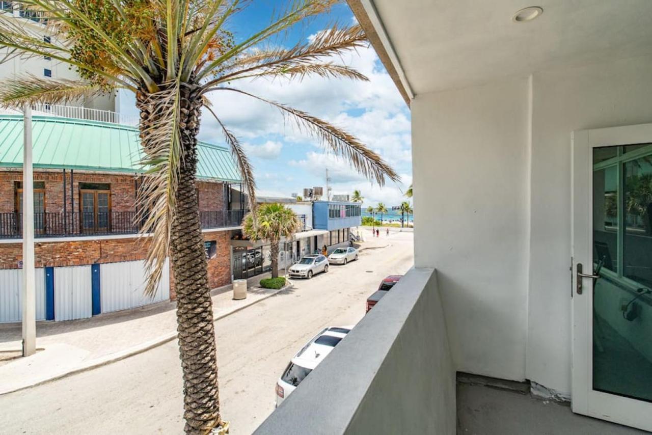 Holiday home The Purple Pelican Beachfront With Ocean Balcony Unit 2 Fort Lauderdale