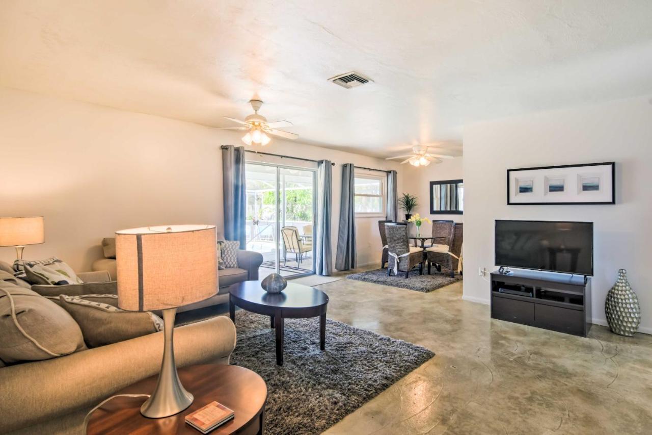 Holiday home Breezy With Pool - Walk To Beach! *