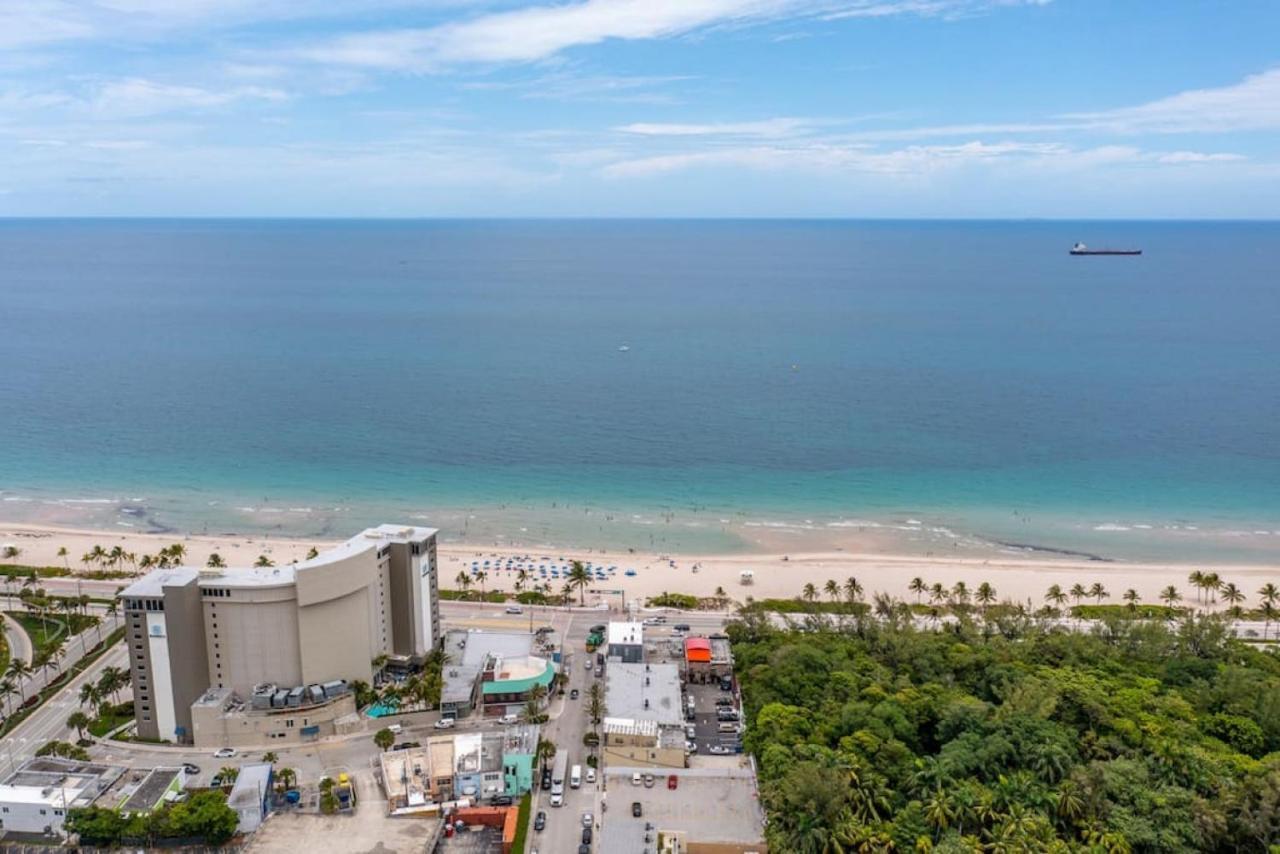The Purple Pelican Beachfront With Ocean Balcony Unit 5 Holiday home Fort Lauderdale
