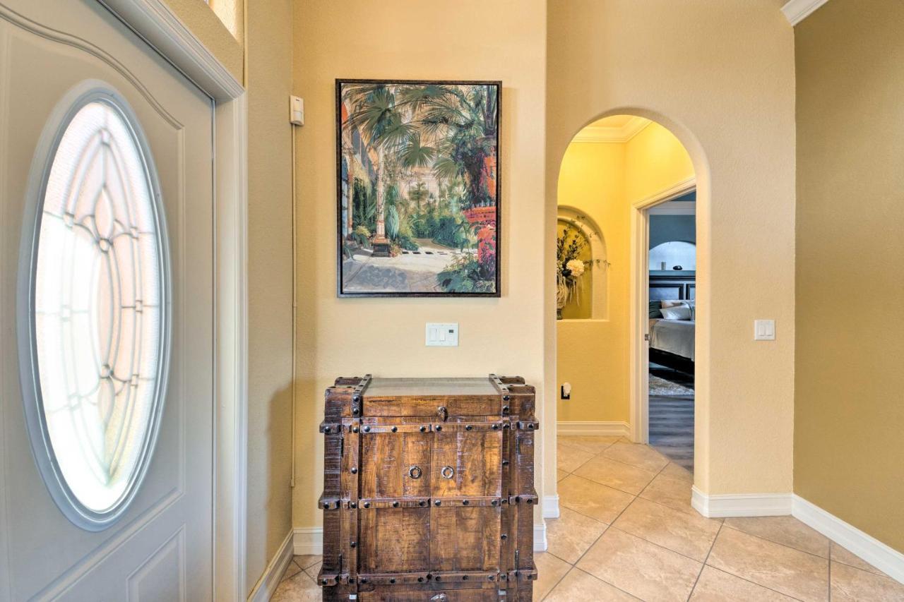 Spacious With Lanai! *