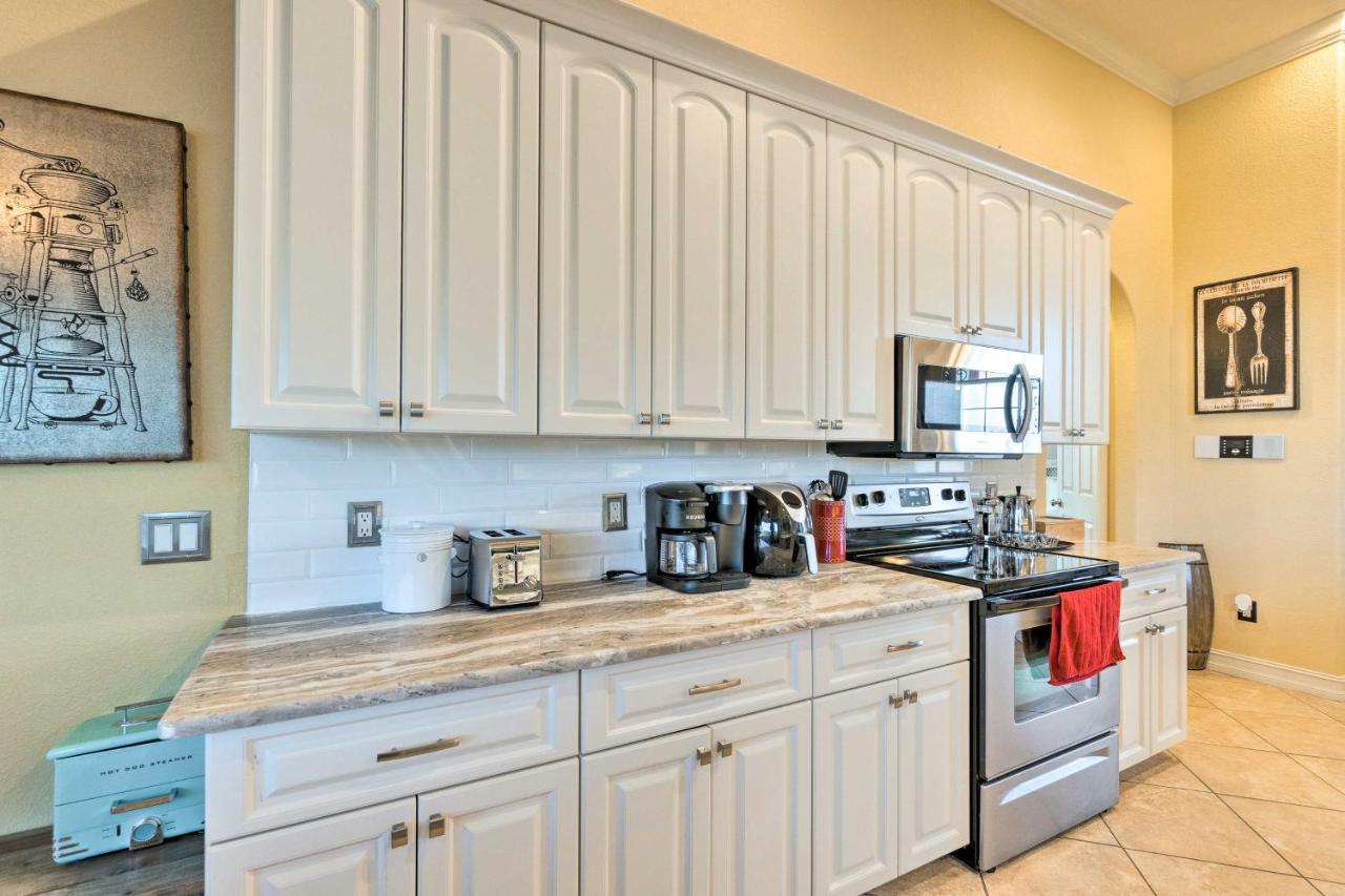 Spacious With Lanai! Holiday home *