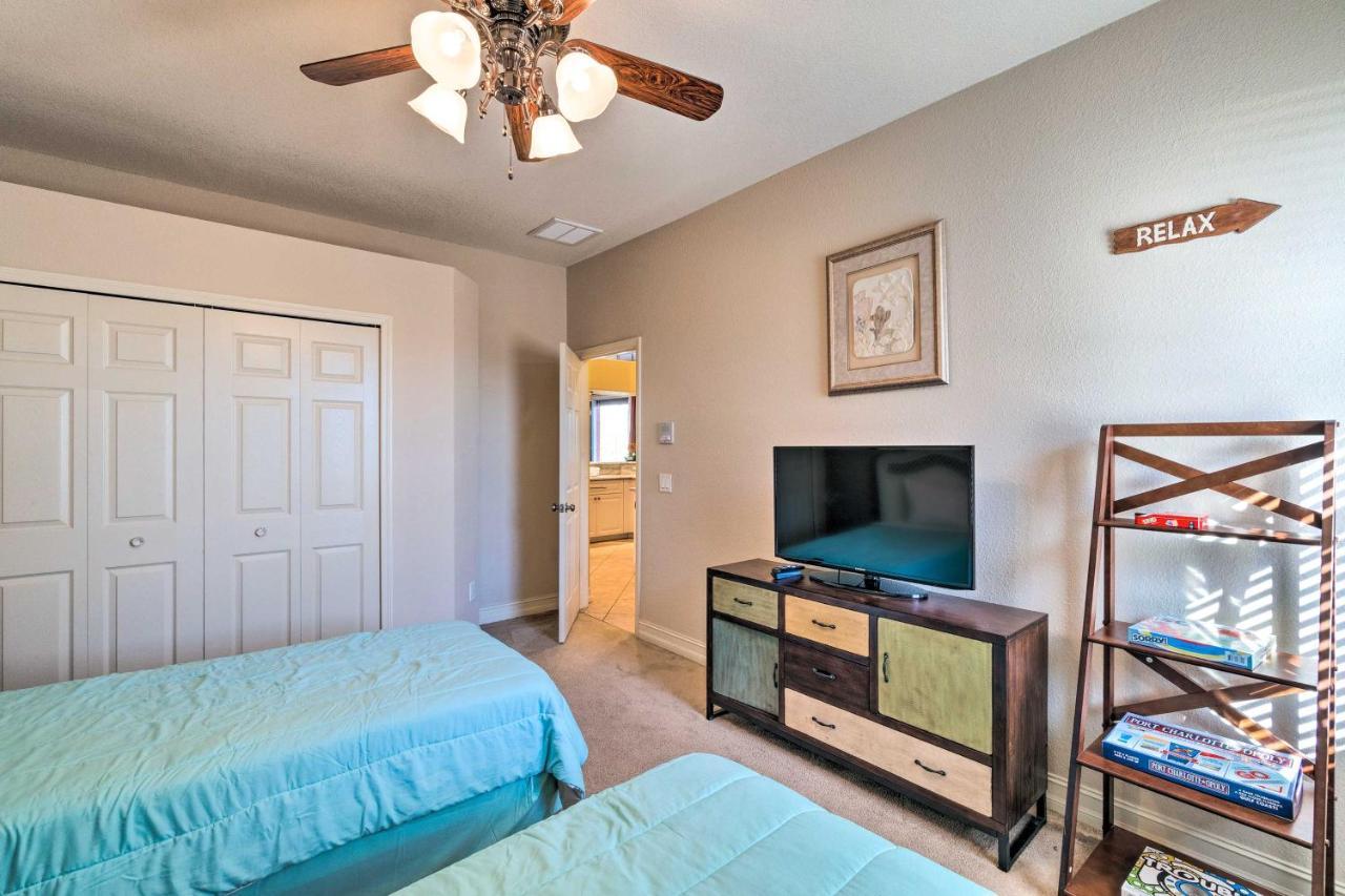 Spacious With Lanai! *