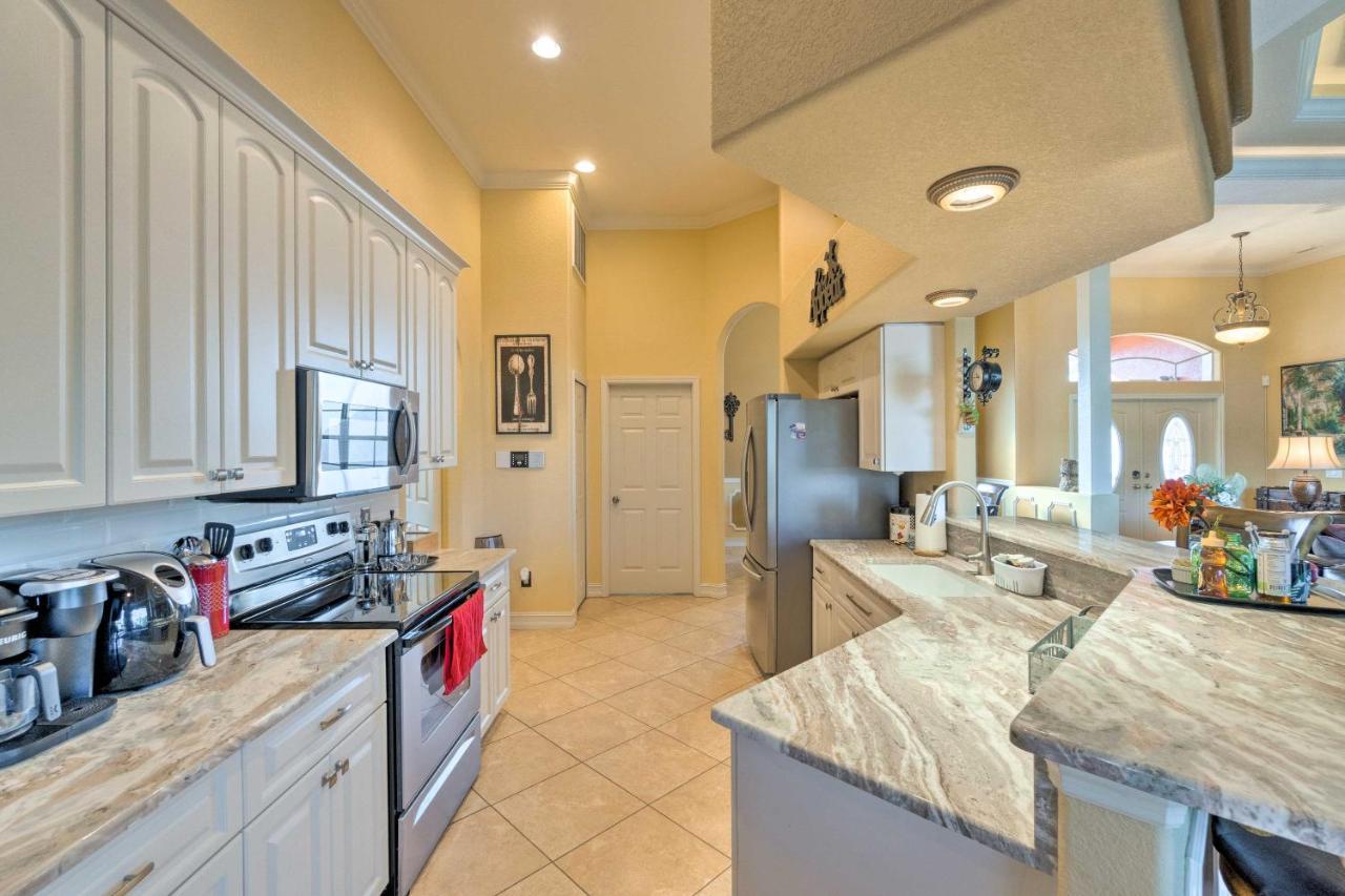 Spacious With Lanai! Holiday home