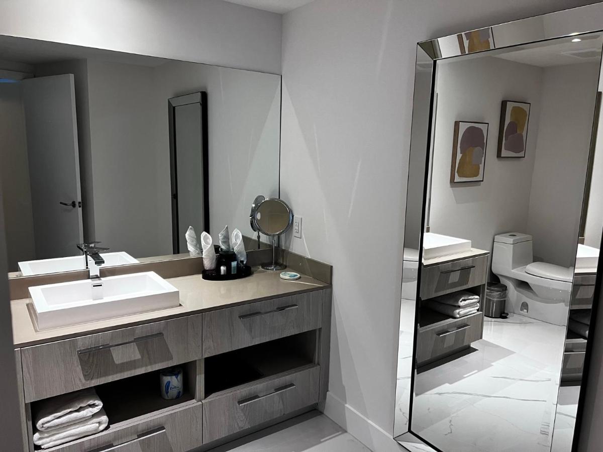 Lyfe Oceanview Luxury 2 Bedroom Unit Apartment *