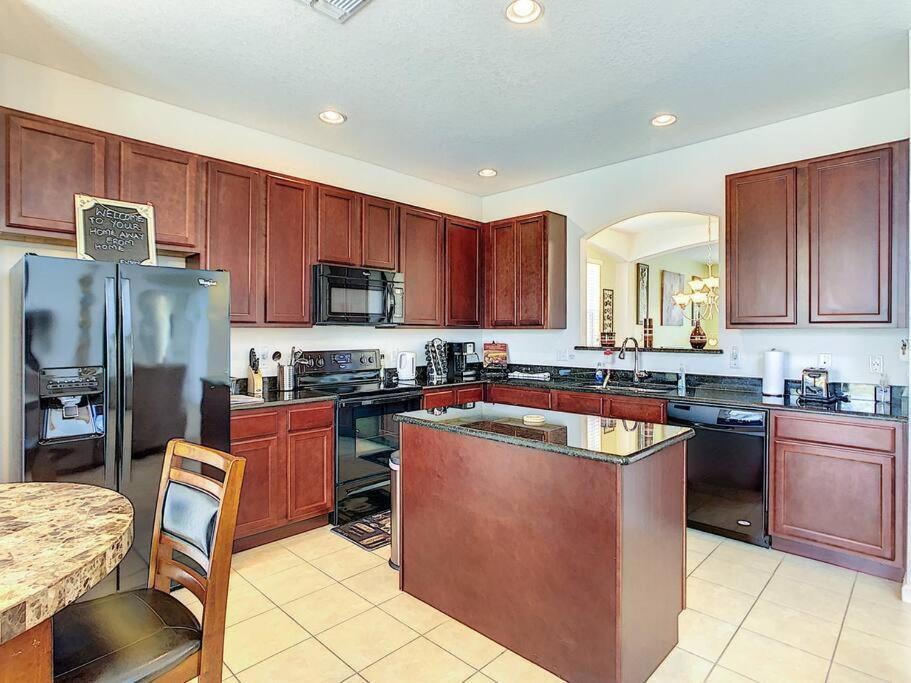 Area Pool - 6br/4.5ba - 12 Guests Villa