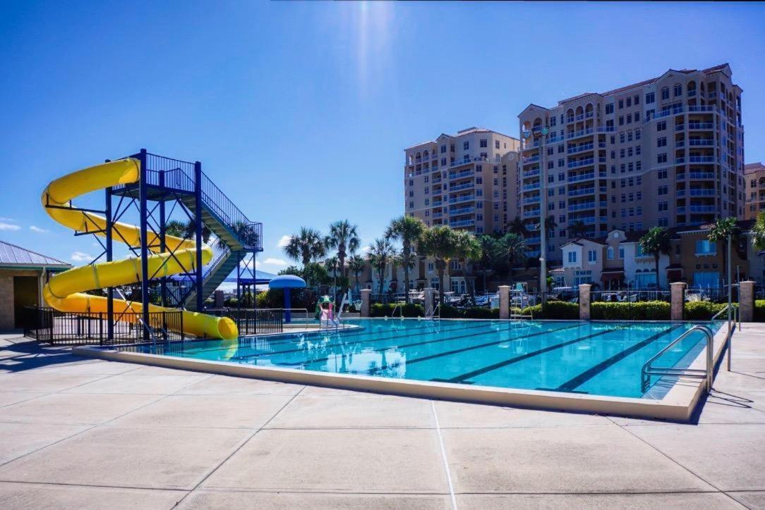 Coconut Grove 8 * Clearwater Beach