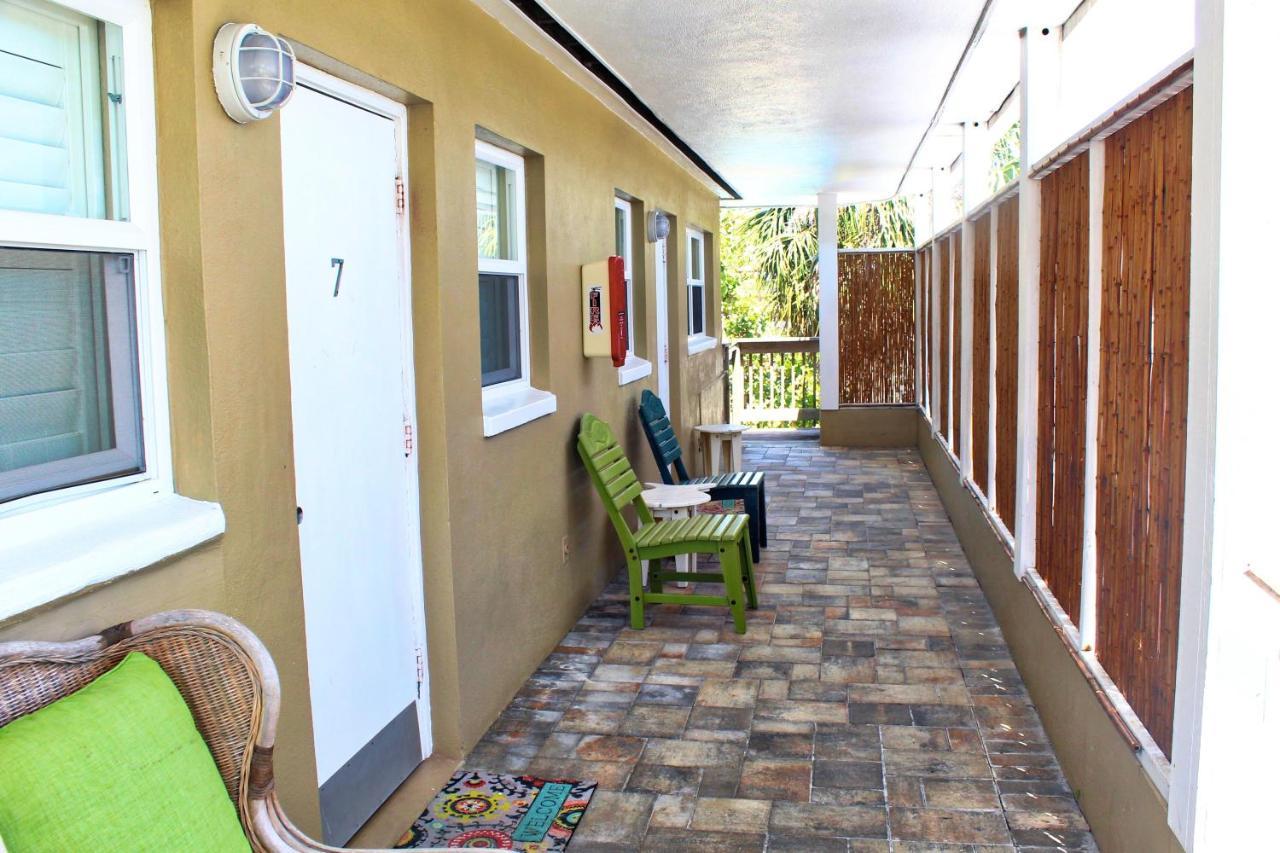 Coconut Grove 8 Apartment