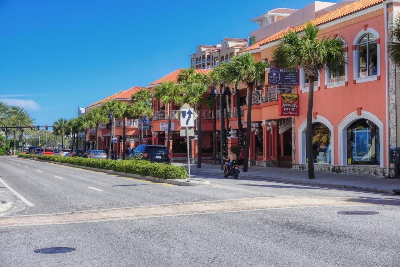 Coconut Grove 8 * Clearwater Beach
