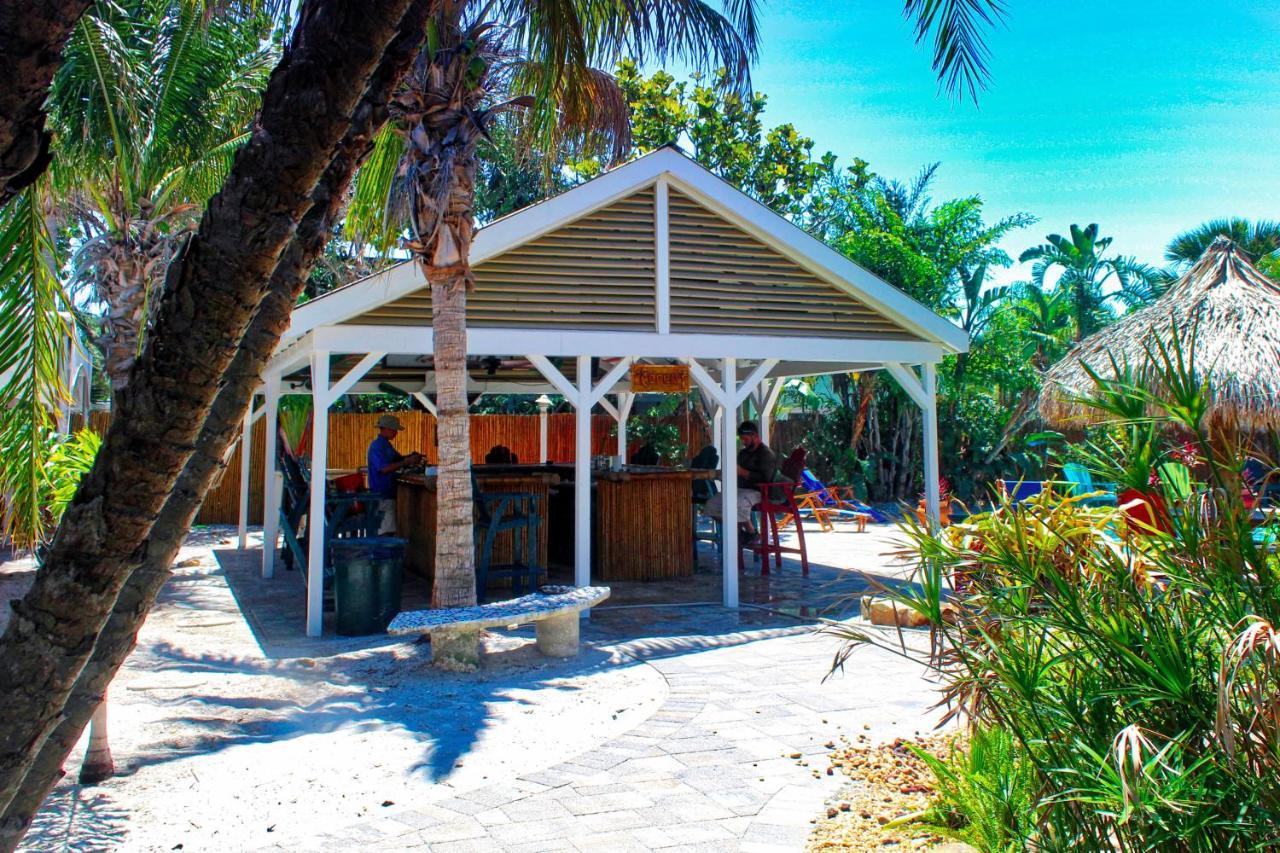 Coconut Grove 8 *