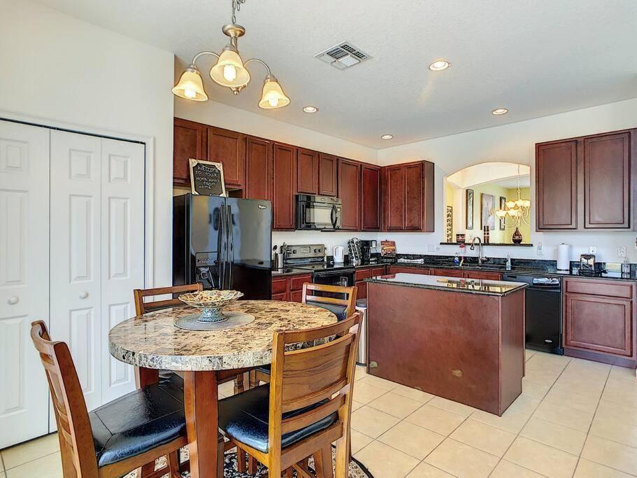 Area Pool - 6br/4.5ba - 12 Guests Villa Davenport