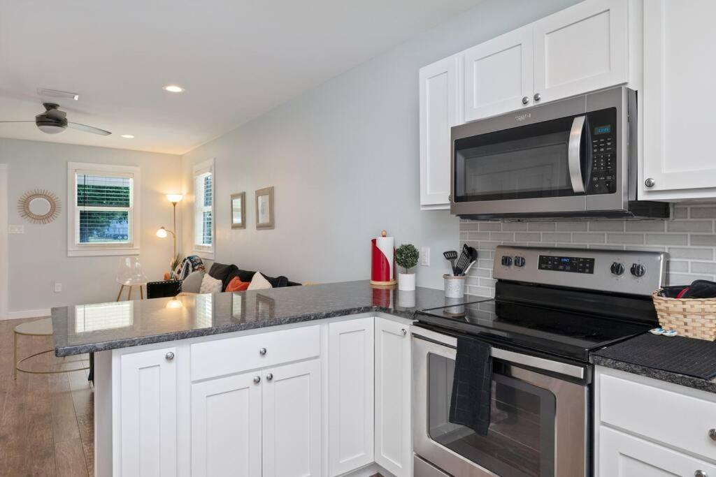 Stylish 2 Bedroom Close 2 Dtown, Nas, And Bch Holiday home *
