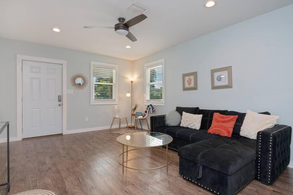Stylish 2 Bedroom Close 2 Dtown, Nas, And Bch Pensacola