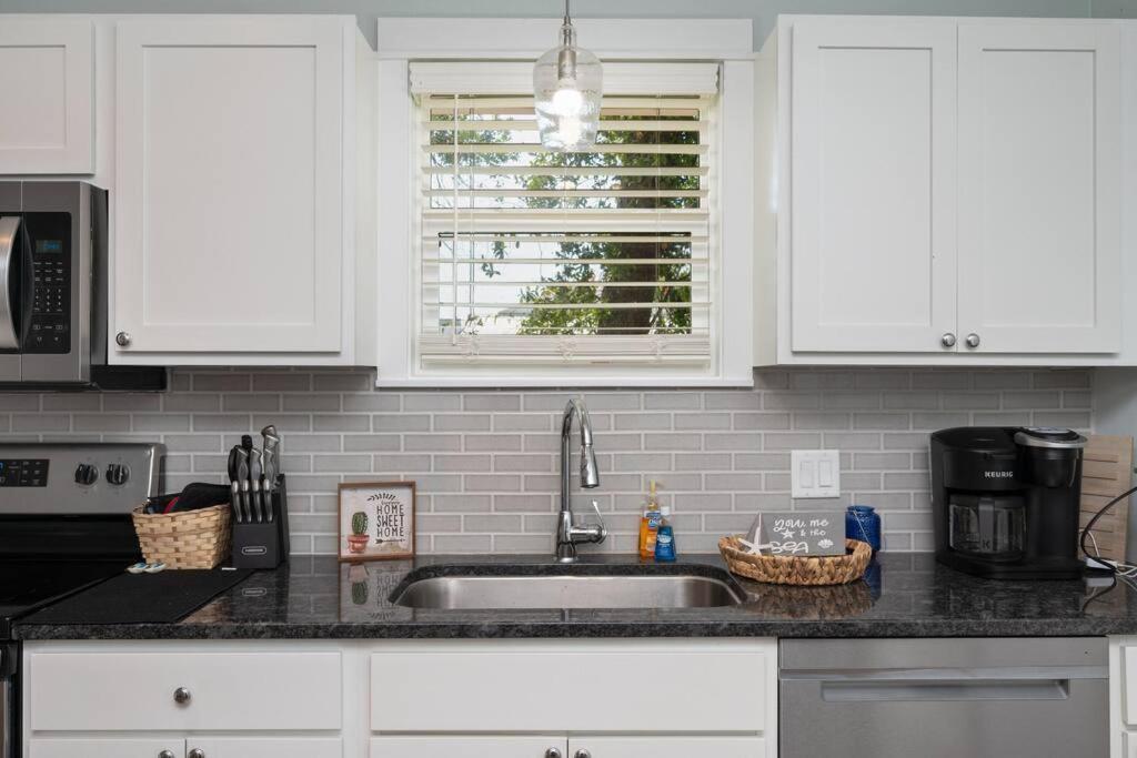 Stylish 2 Bedroom Close 2 Dtown, Nas, And Bch *