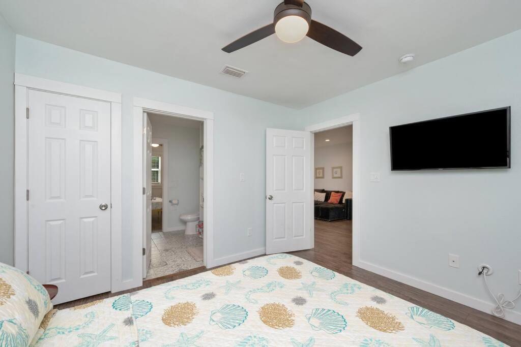Stylish 2 Bedroom Close 2 Dtown, Nas, And Bch