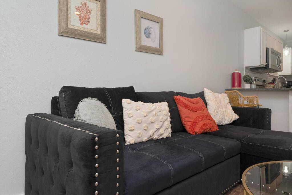 Stylish 2 Bedroom Close 2 Dtown, Nas, And Bch Pensacola